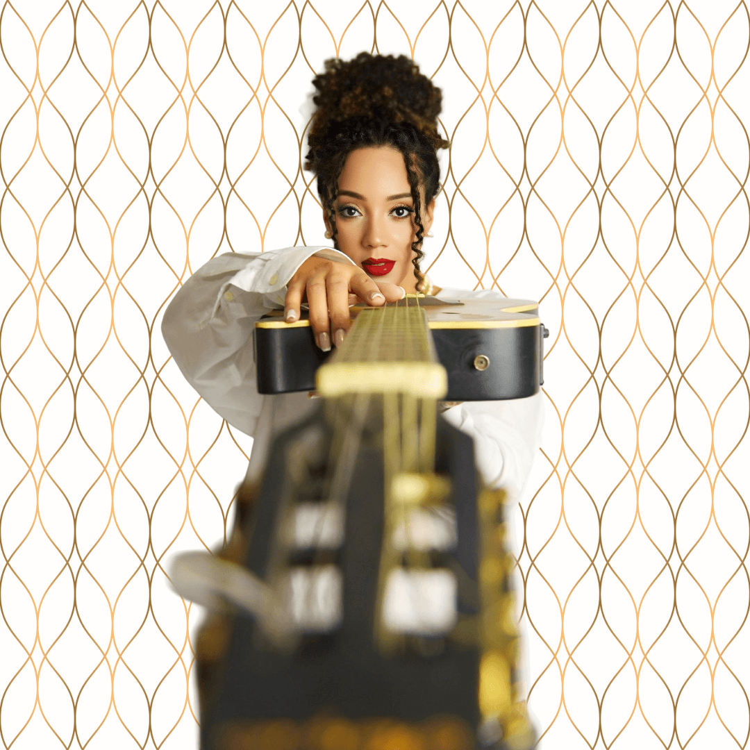 Portrait of Hellen Cruz holding a guitar.