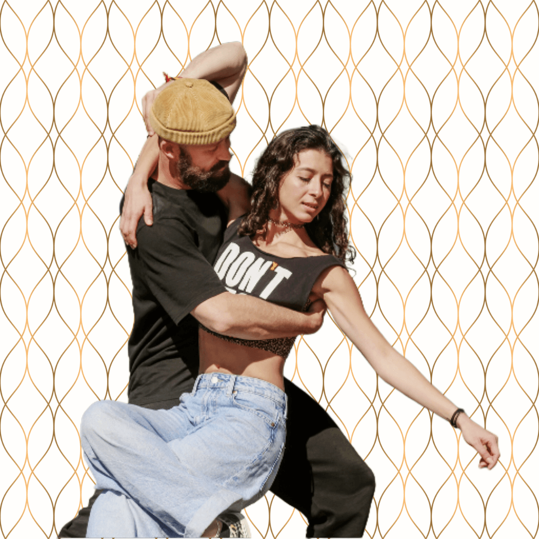 Portrait of Bruna Vaz and Valmir Coelho dancing together.